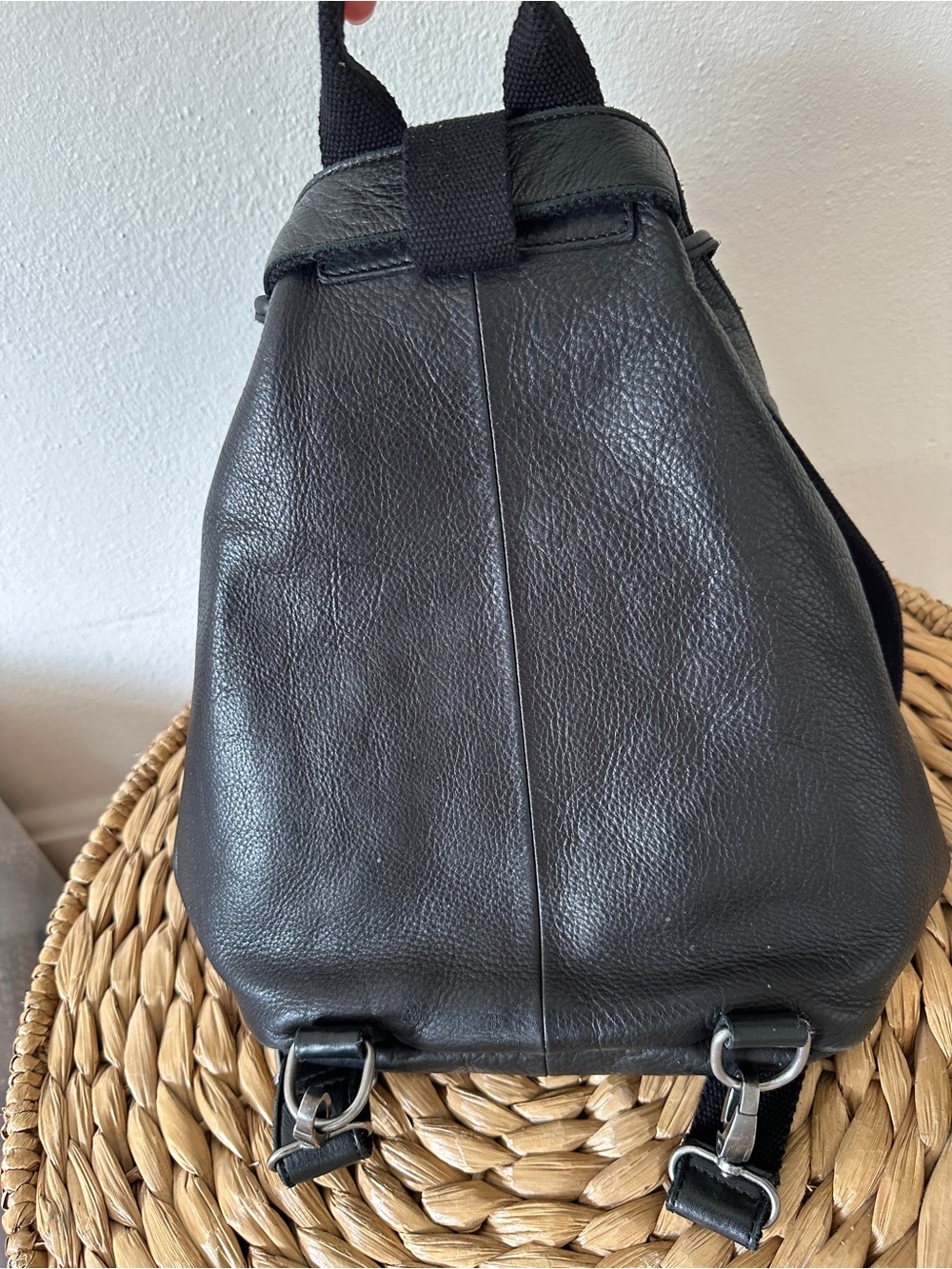 Seven Hills SF Black Leather Drawstring Backpack Bag - Picture 2 of 7